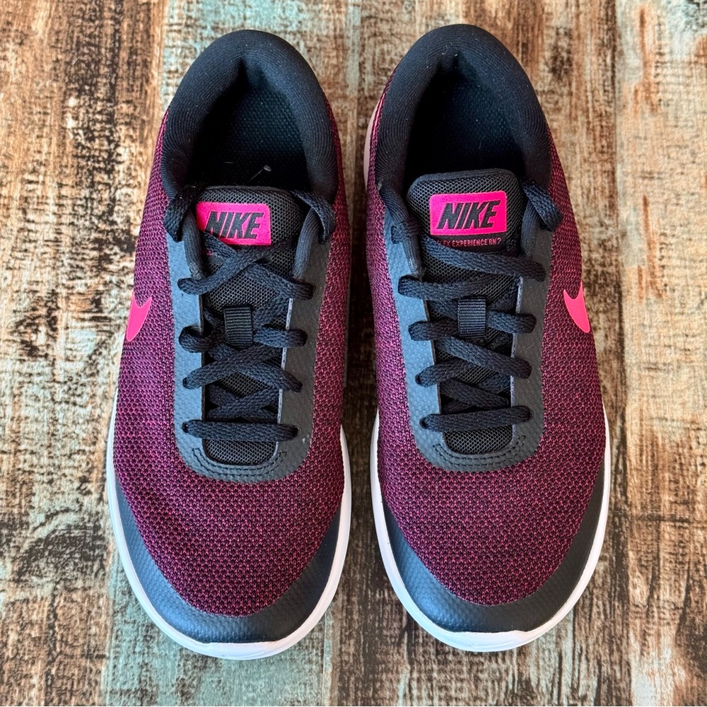 Women’s NIKE Running Shoes | #Z30 - Picture 2 of 15